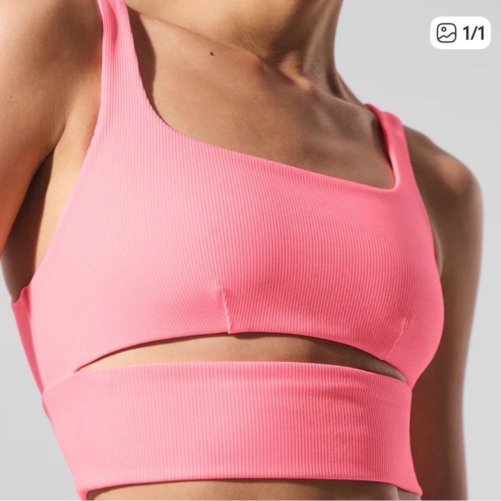 ALO Yoga Neon Bubblegum Slit Bra small Excellent Condition